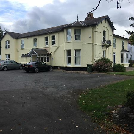 Winston Manor Guesthouse Rooms Churchill  ภายนอก รูปภาพ