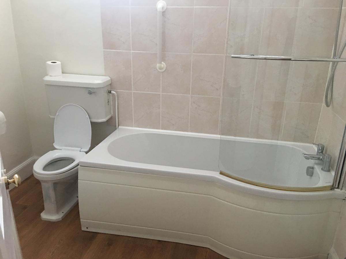 Winston Manor Guesthouse Rooms Churchill  ภายนอก รูปภาพ