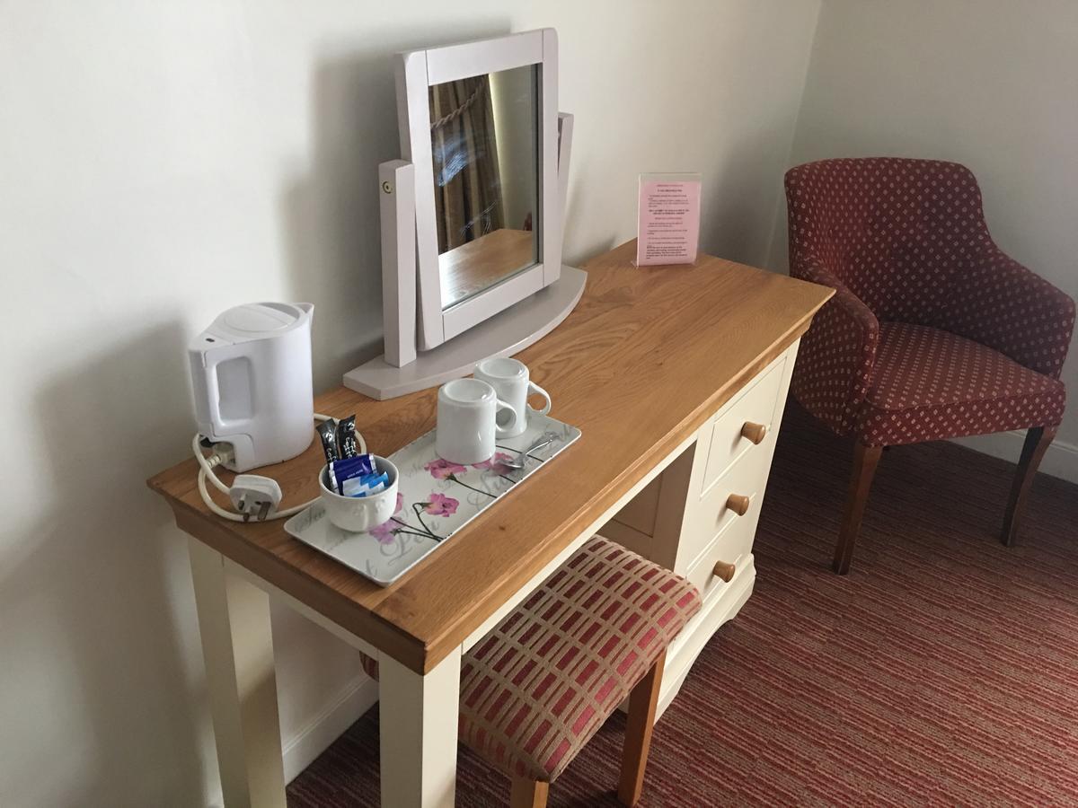 Winston Manor Guesthouse Rooms Churchill  ภายนอก รูปภาพ