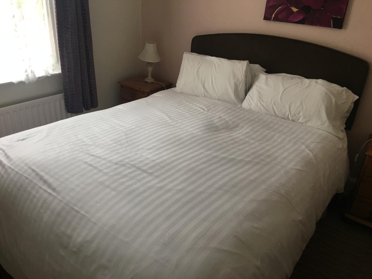 Winston Manor Guesthouse Rooms Churchill  ภายนอก รูปภาพ