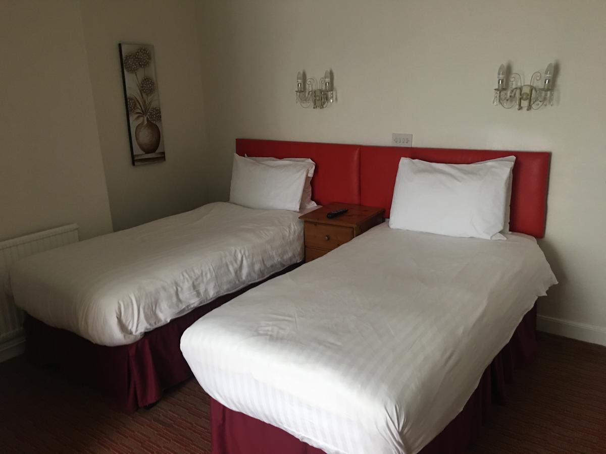 Winston Manor Guesthouse Rooms Churchill  ภายนอก รูปภาพ