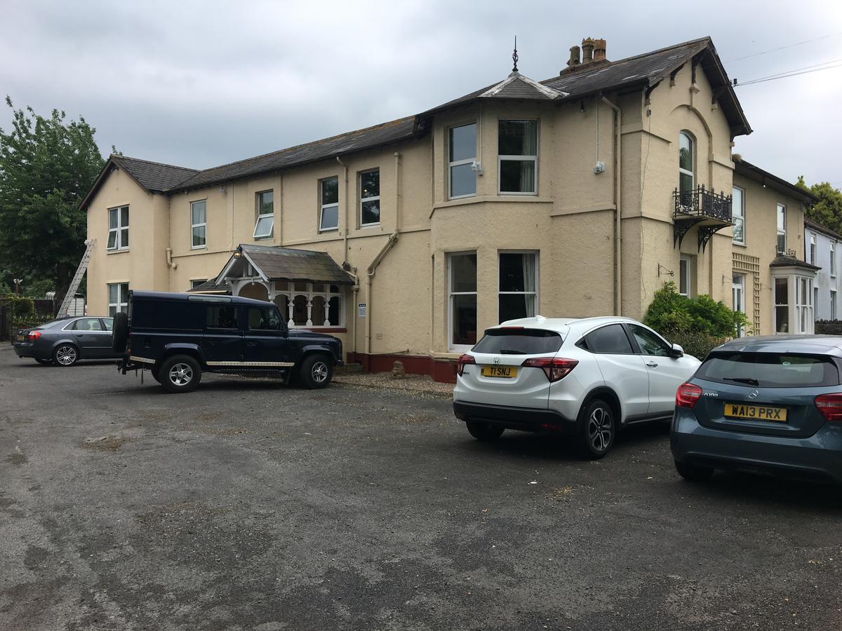 Winston Manor Guesthouse Rooms Churchill  ภายนอก รูปภาพ