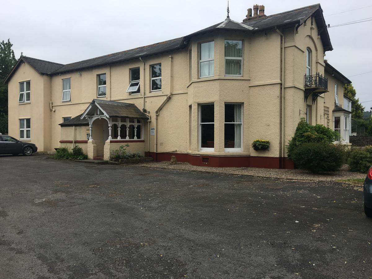 Winston Manor Guesthouse Rooms Churchill  ภายนอก รูปภาพ