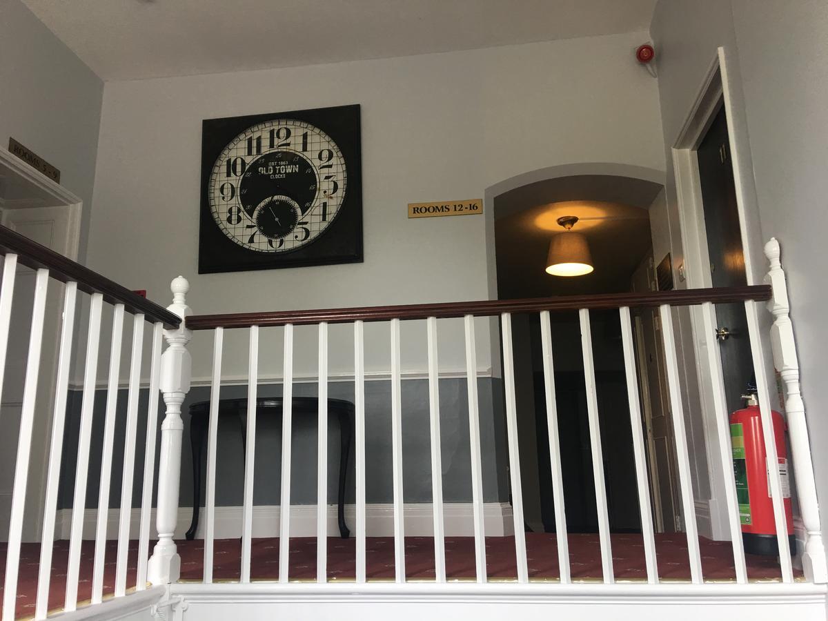 Winston Manor Guesthouse Rooms Churchill  ภายนอก รูปภาพ