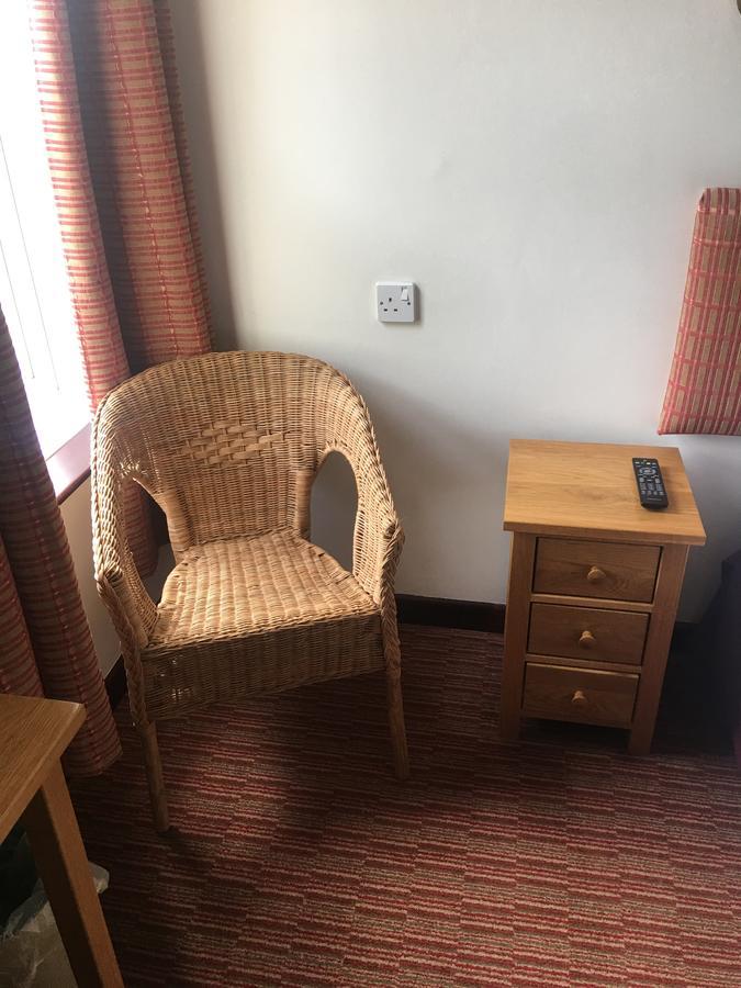 Winston Manor Guesthouse Rooms Churchill  ภายนอก รูปภาพ