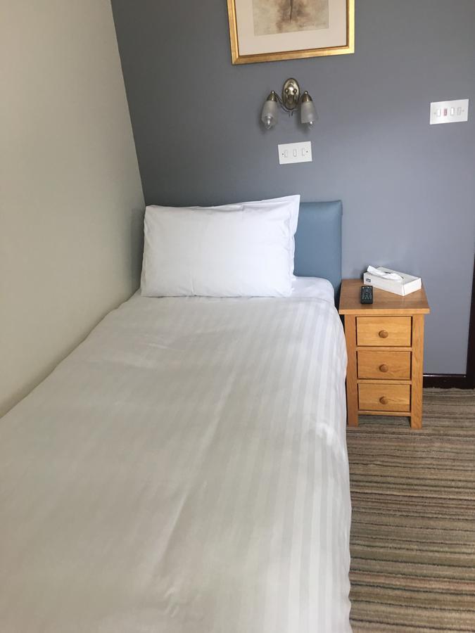 Winston Manor Guesthouse Rooms Churchill  ภายนอก รูปภาพ