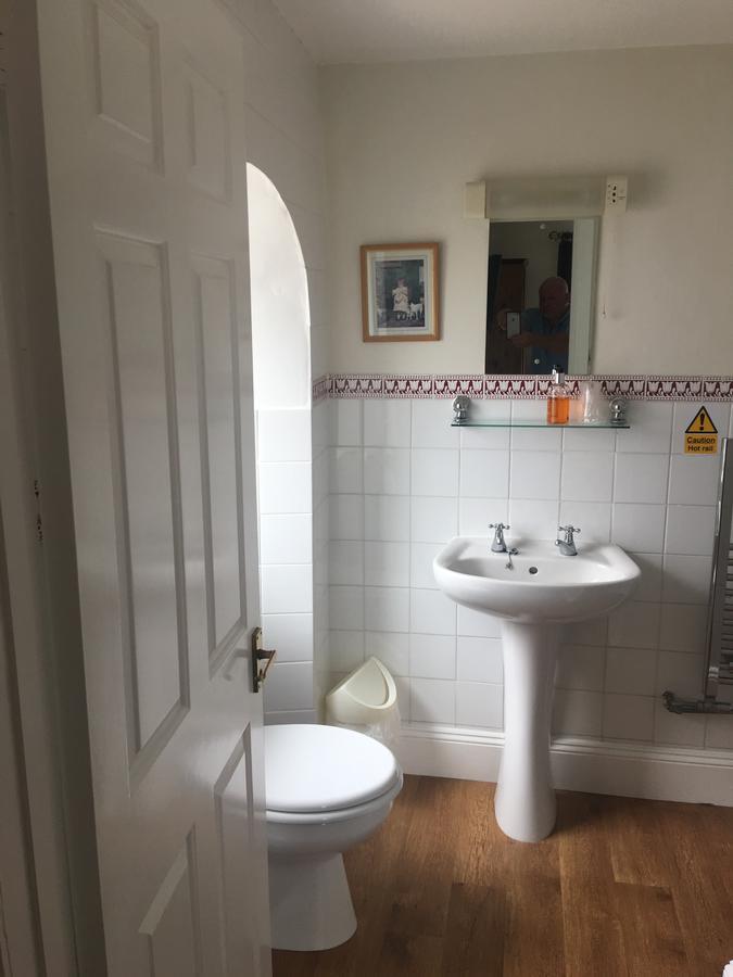 Winston Manor Guesthouse Rooms Churchill  ภายนอก รูปภาพ