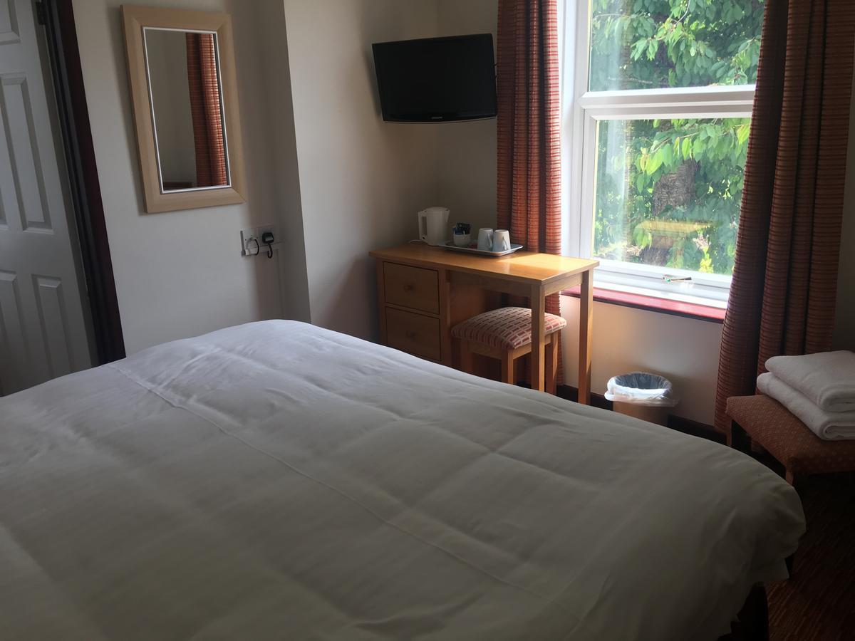 Winston Manor Guesthouse Rooms Churchill  ภายนอก รูปภาพ