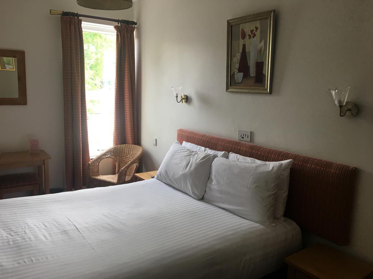 Winston Manor Guesthouse Rooms Churchill  ภายนอก รูปภาพ