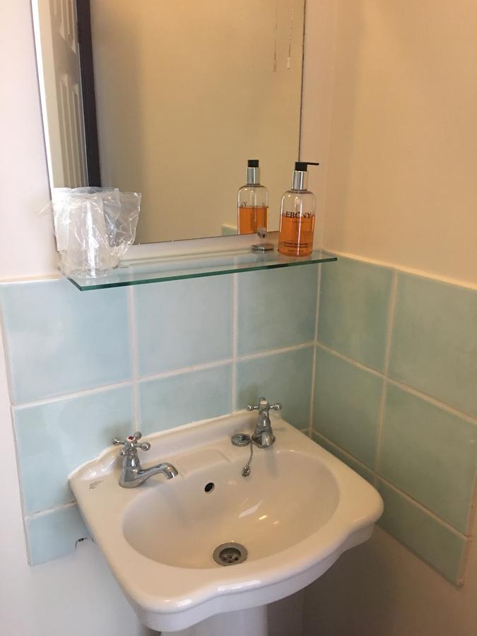 Winston Manor Guesthouse Rooms Churchill  ภายนอก รูปภาพ