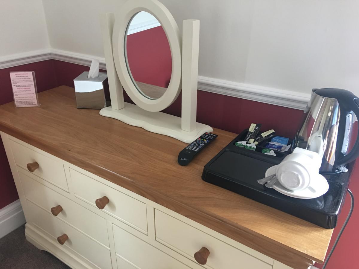 Winston Manor Guesthouse Rooms Churchill  ภายนอก รูปภาพ