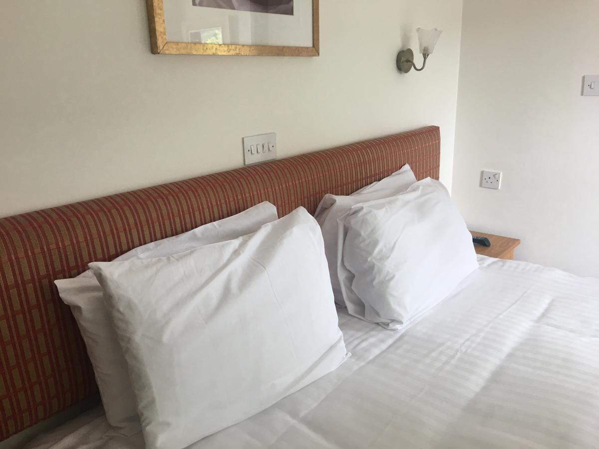 Winston Manor Guesthouse Rooms Churchill  ภายนอก รูปภาพ
