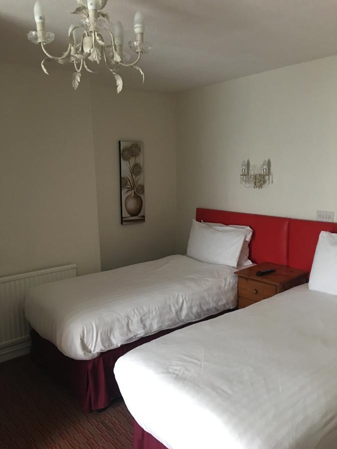 Winston Manor Guesthouse Rooms Churchill  ภายนอก รูปภาพ