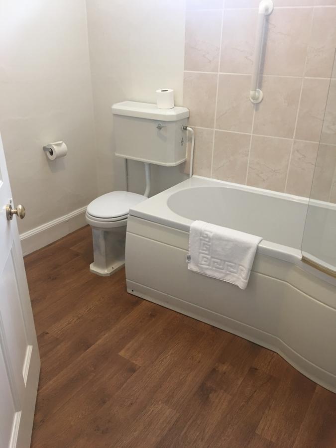 Winston Manor Guesthouse Rooms Churchill  ภายนอก รูปภาพ