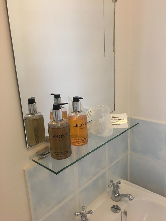 Winston Manor Guesthouse Rooms Churchill  ภายนอก รูปภาพ