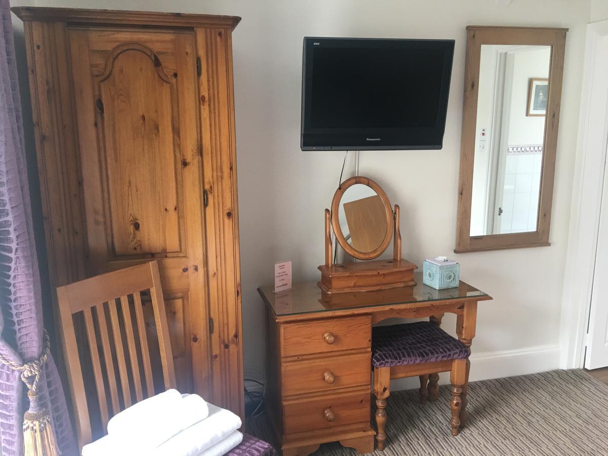Winston Manor Guesthouse Rooms Churchill  ภายนอก รูปภาพ