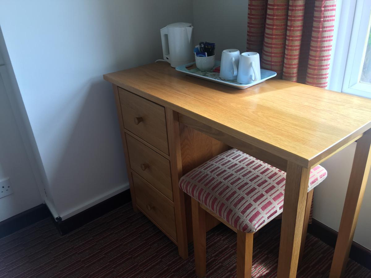 Winston Manor Guesthouse Rooms Churchill  ภายนอก รูปภาพ