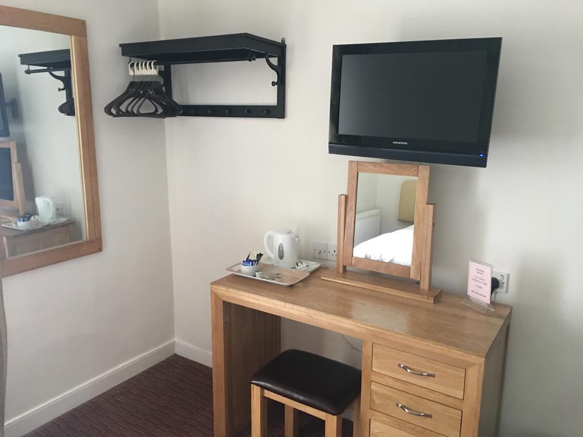 Winston Manor Guesthouse Rooms Churchill  ภายนอก รูปภาพ