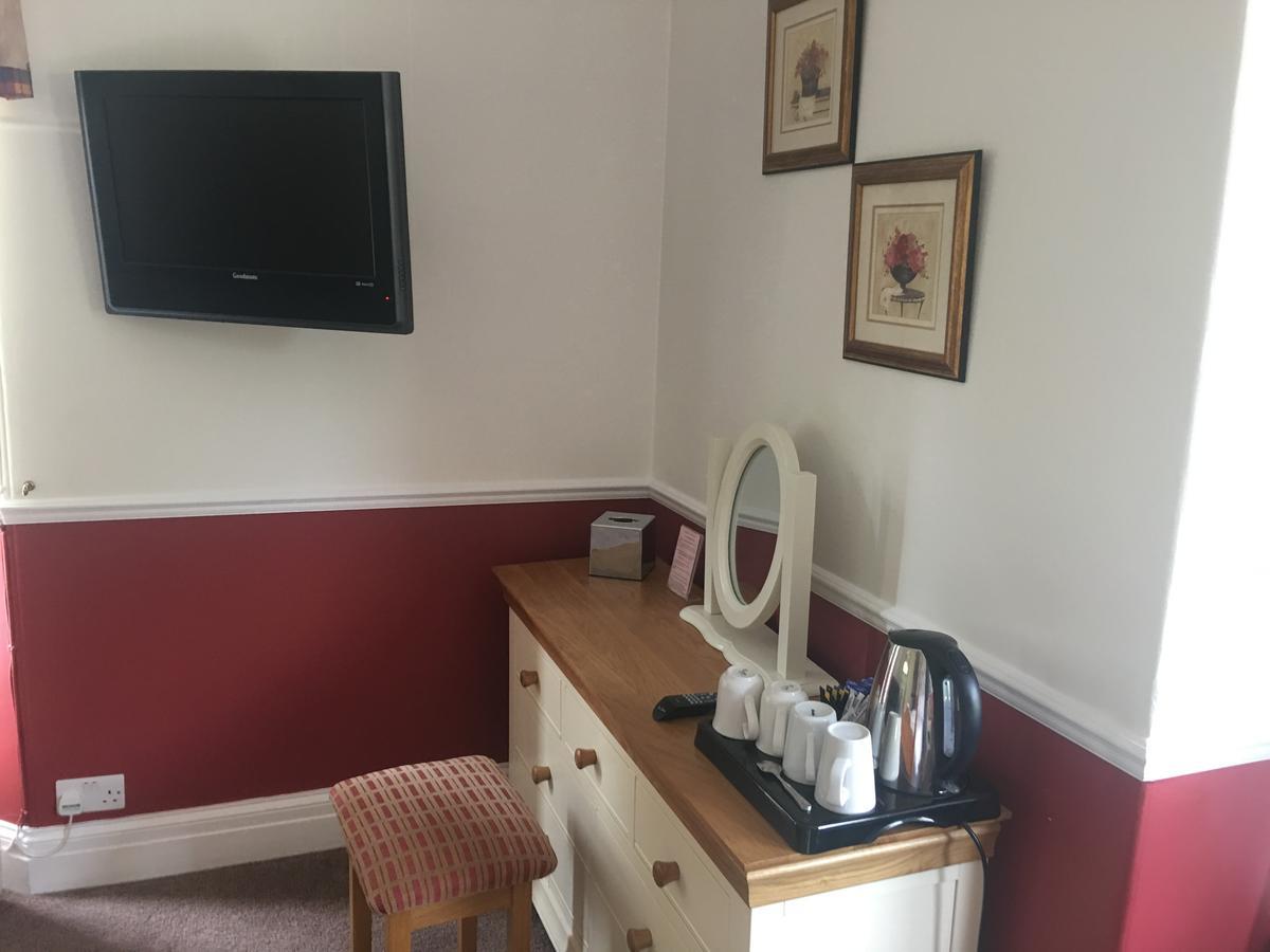 Winston Manor Guesthouse Rooms Churchill  ภายนอก รูปภาพ