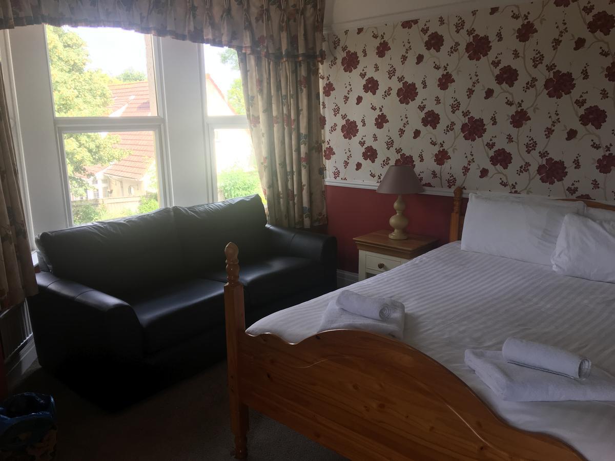Winston Manor Guesthouse Rooms Churchill  ภายนอก รูปภาพ