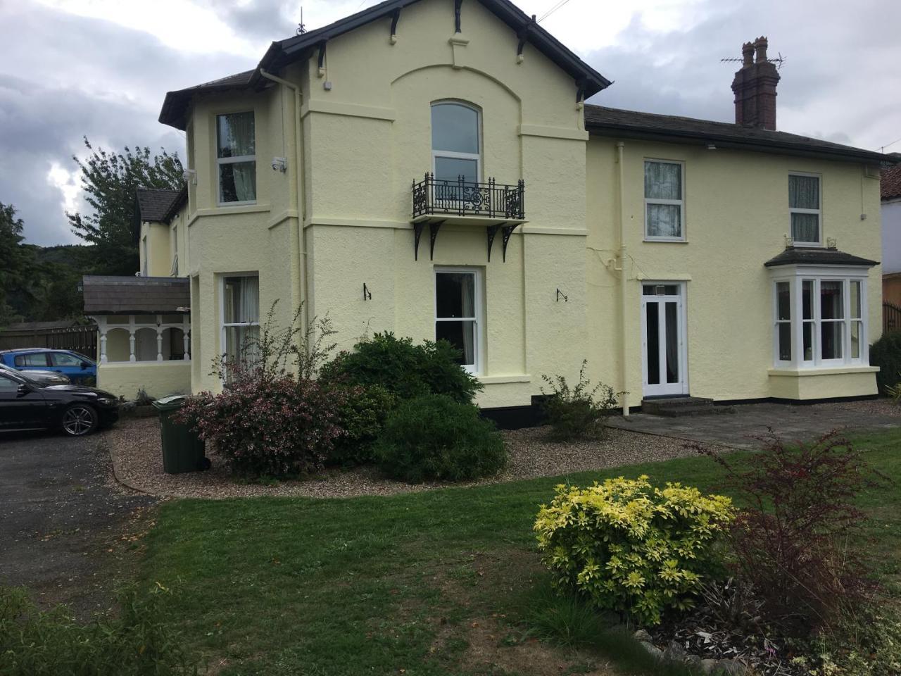 Winston Manor Guesthouse Rooms Churchill  ภายนอก รูปภาพ